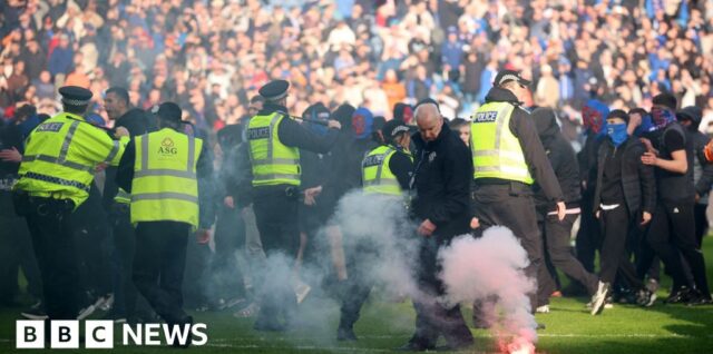 Kekacauan suporter Celtic dan Rangers di Ibrox